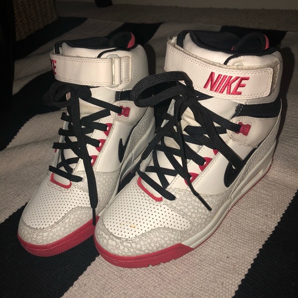 nike wmns air revolution sky hi